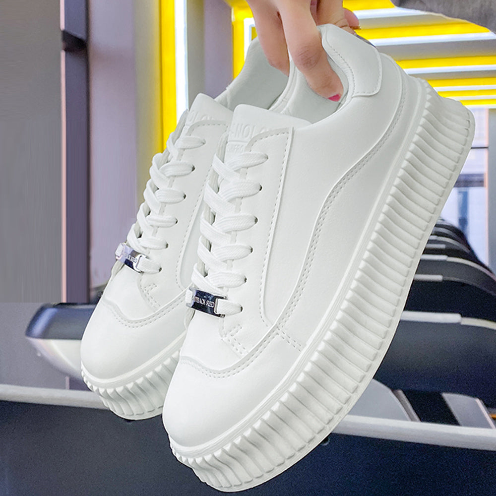美脚必須アイテム💕 シンプルな厚底ホワイトスニーカー