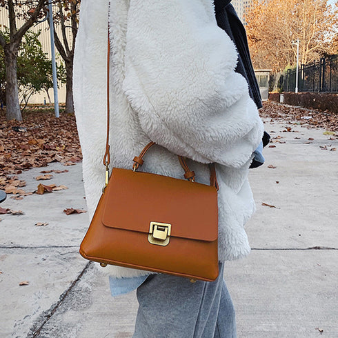 ショルダーバッグ レディース 斜め掛け スクエアバッグ 小さめ フェイクレザー 2way ハンドバッグ 大人かわいい 2層収納 肩掛けカバン カジュアル 軽量 1XIUF-031