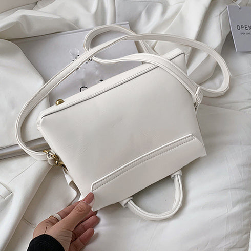 ショルダーバッグ レディース 斜め掛け スクエアバッグ 小さめ フェイクレザー 2way ハンドバッグ 大人かわいい 2層収納 肩掛けカバン カジュアル 軽量 1XIUF-031