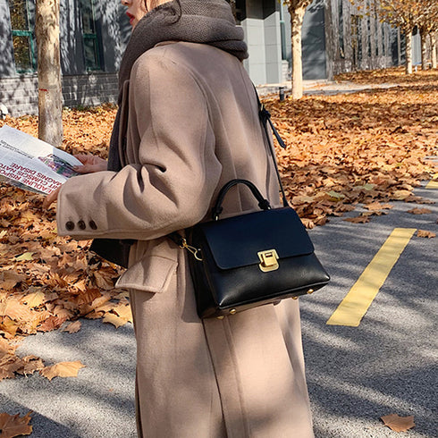 ショルダーバッグ レディース 斜め掛け スクエアバッグ 小さめ フェイクレザー 2way ハンドバッグ 大人かわいい 2層収納 肩掛けカバン カジュアル 軽量 1XIUF-031