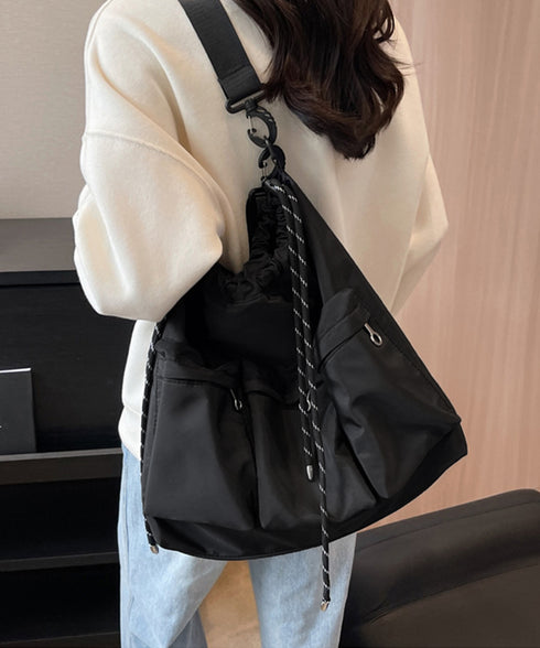 ドローストリングショルダーバッグ 大容量 マルチポケットナイロンバッグ カジュアル巾着バッグ 大きめ肩掛けバッグ 通勤通学 旅行手提げバッグ 多収納かばん男女兼用 1XIUF-078