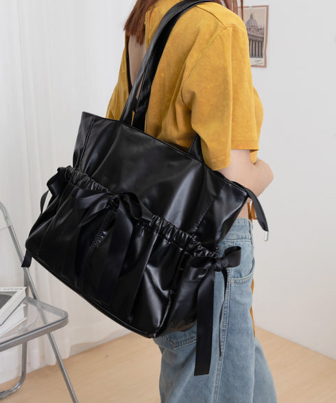 痛バッグ 大人可愛い リボントートバッグ おしゃれサテン風ギャザーバッグ A4軽量 推し活グッズ肩掛けカバン レディース透明バッグ スクエアバッグ大容量きれいめ鞄 1XIUF-079