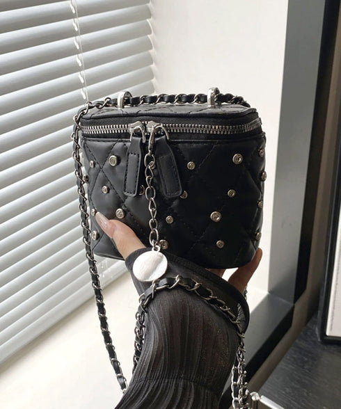 ミニバニティバッグスタッズチェーンバッグ レディース 小さめ キルティングショルダーバッグ コンパクト 斜めがけバッグ 大人かわいい バニティポシェット 韓国風鞄 1XIUF-085