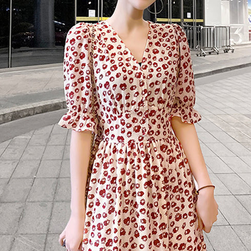 ティアード ワンピース レディース 春夏 ロングワンピ 薄手 Vネック フレアワンピース 春夏コーデ 花柄ワンピ 半袖 フリル袖 リゾートワンピース 体型カバー 1YDG-001