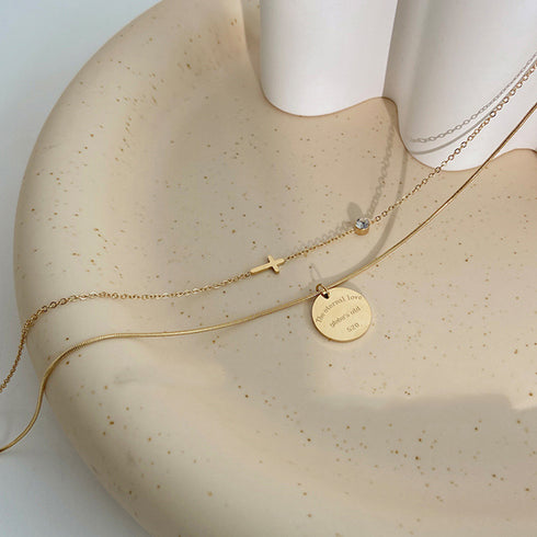 2連チェーンネックレス クロスモチーフ 重ね付け風 メタル ショートネックレス レディース 非対称デザイン レトロ ペンダント大人カジュアル アクセサリー 21SHIPIN-020