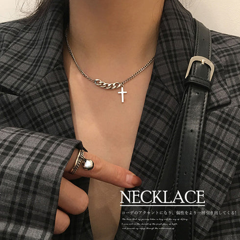 チェーンネックレスクロスモチーフ大人 重ね付け風 メタル ショートネックレス レディース 非対称デザイン レトロ ペンダントカジュアル アクセサリー 通学 21SHIPIN-030
