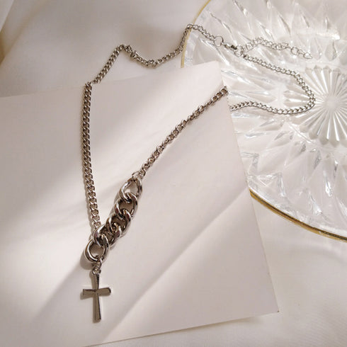 チェーンネックレスクロスモチーフ大人 重ね付け風 メタル ショートネックレス レディース 非対称デザイン レトロ ペンダントカジュアル アクセサリー 通学 21SHIPIN-030