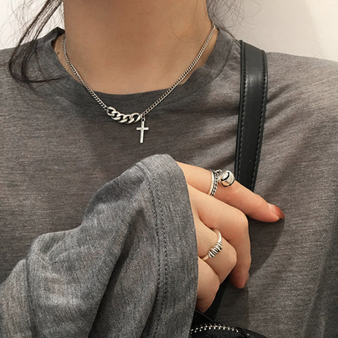 チェーンネックレスクロスモチーフ大人 重ね付け風 メタル ショートネックレス レディース 非対称デザイン レトロ ペンダントカジュアル アクセサリー 通学 21SHIPIN-030