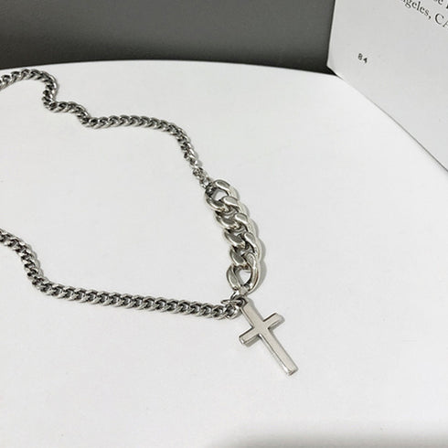 チェーンネックレスクロスモチーフ大人 重ね付け風 メタル ショートネックレス レディース 非対称デザイン レトロ ペンダントカジュアル アクセサリー 通学 21SHIPIN-030