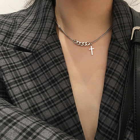 チェーンネックレスクロスモチーフ大人 重ね付け風 メタル ショートネックレス レディース 非対称デザイン レトロ ペンダントカジュアル アクセサリー 通学 21SHIPIN-030