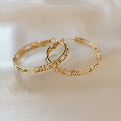 キラキラピアスサークル人気アクセサリー 幾何学模様ピアス レディース おしゃれ ゴールド ジュエリー 韓国風 お呼ばれ 個性的 人気 プレゼント 大人コーデ 春 21SHIPIN-050