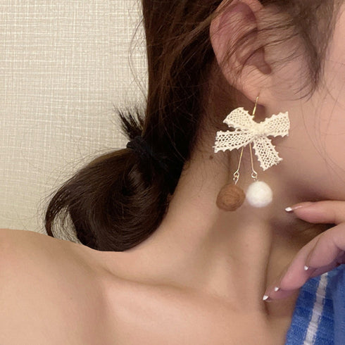 リボンピアス レディース ポンポンピアス リボン結びアクセサリー 女性 きれいめ 小顔見え耳飾り 大人可愛い キュート 秋冬ロングピアス お洒落 韓国ファッション 21SHIPIN-090