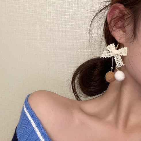 リボンピアス レディース ポンポンピアス リボン結びアクセサリー 女性 きれいめ 小顔見え耳飾り 大人可愛い キュート 秋冬ロングピアス お洒落 韓国ファッション 21SHIPIN-090