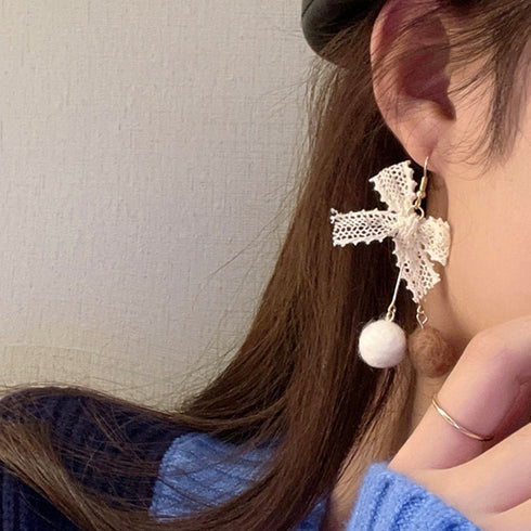 リボンピアス レディース ポンポンピアス リボン結びアクセサリー 女性 きれいめ 小顔見え耳飾り 大人可愛い キュート 秋冬ロングピアス お洒落 韓国ファッション 21SHIPIN-090