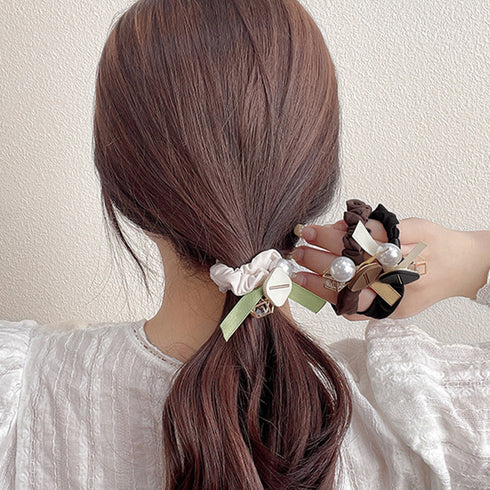 シュシュリボンヘアゴム ヘアアクセサリー チャーム付きヘアゴム おしゃれ 20代30代40代 ビジュー キラキラ髪留め髪飾り ヘアアレンジ お団子 大人可愛い雑貨 21SHIPIN-113