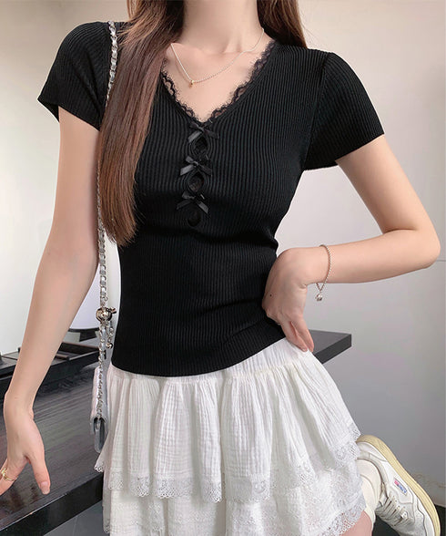 リボンレース付きリブニット Vネック夏服 レディース フェミニン プチプラサマーニット 韓国風 スリムフィットニット 大人可愛いカットソー きれいめ 細身Tシャツ 24TPS-040