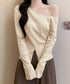 ワンショルダーニットトップス裾ボタン秋服 レディース 大人カジュアルニットプルオーバー きれいめ 肩出しニットウェア 肩見せ 長袖ニットセーター 韓国風ニットソー 24TPS-062