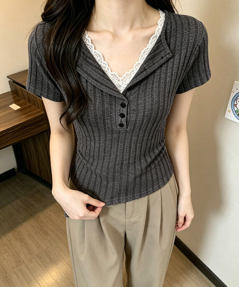 レースドッキングヘンリーネックリブトップ レース切り替え リブニット Vネック トップス レースレイヤード半袖Tシャツ フロントボタン タイトTシャツ カジュアル 24TPS-092