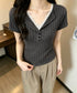 レースドッキングヘンリーネックリブトップ レース切り替え リブニット Vネック トップス レースレイヤード半袖Tシャツ フロントボタン タイトTシャツ カジュアル 24TPS-092