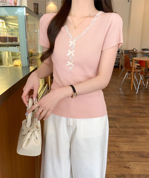 リボンレース付きリブニット Vネック夏服 レディース フェミニン プチプラサマーニット 韓国風 スリムフィットニット 大人可愛いカットソー きれいめ 細身Tシャツ 24TPS-040