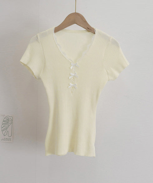 リボンレース付きリブニット Vネック夏服 レディース フェミニン プチプラサマーニット 韓国風 スリムフィットニット 大人可愛いカットソー きれいめ 細身Tシャツ 24TPS-040