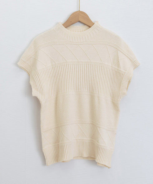 ニットベスト プチハイネック ニットジレ レディース 幾何学模様 ニットチョッキ 大人可愛い レイヤードベスト ノースリーブニットトップス 通学無地ベストセーター 24TPS-053