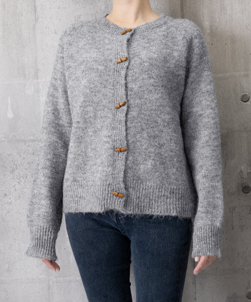 トグルボタンニットカーディガン長袖秋冬服 レディース おしゃれニットトップス きれいめカジュアル ニットセーター 丸首 韓国風ニット羽織 人気 前開き 無地ニット 24TPS-064