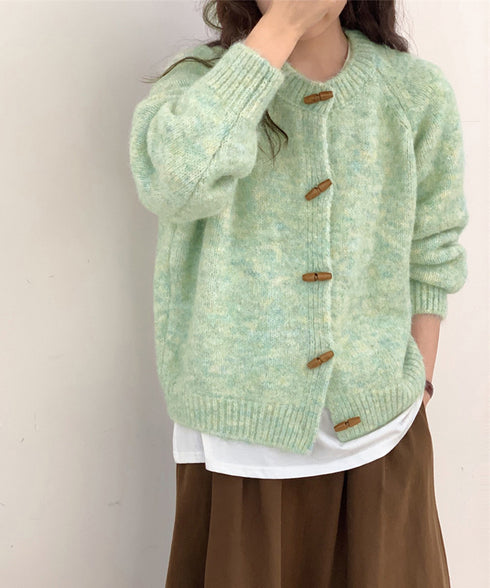 トグルボタンニットカーディガン長袖秋冬服 レディース おしゃれニットトップス きれいめカジュアル ニットセーター 丸首 韓国風ニット羽織 人気 前開き 無地ニット 24TPS-064