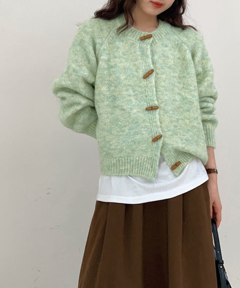 トグルボタンニットカーディガン長袖秋冬服 レディース おしゃれニットトップス きれいめカジュアル ニットセーター 丸首 韓国風ニット羽織 人気 前開き 無地ニット 24TPS-064