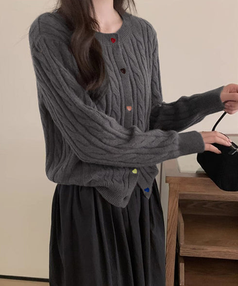 ケーブルニットカーディガン 前開きニット レディース カラーハートボタンニットトップス クルーネックニットセーターきれいめカジュアル ニットアウター お洒落秋冬服 24TPS-067