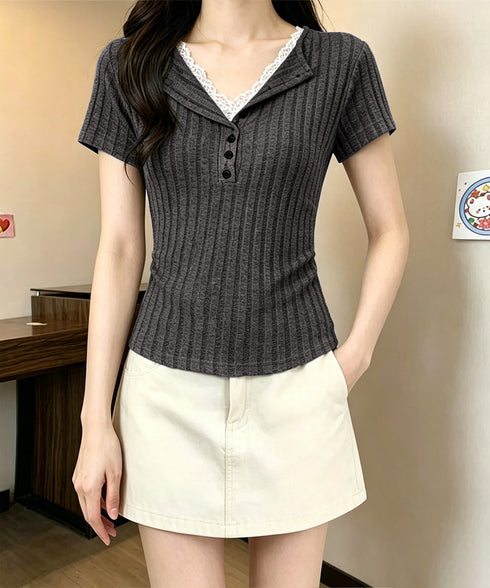 レースドッキングヘンリーネックリブトップ レース切り替え リブニット Vネック トップス レースレイヤード半袖Tシャツ フロントボタン タイトTシャツ カジュアル 24TPS-092
