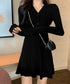 Vネックニットワンピース 飾りボタン付き Aラインワンピース レディース Vネックインナーワンピース ハイウエスト 着やせワンピース 大人可愛い 膝上丈ワンピース 24WPS-002