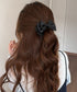 ビッグリボンバンスクリップサテンクリップ 大人可愛いヘアアクセサリー フェミニンヘアクリップ 簡単髪留め 女子会二次会 デート髪飾り しっかり留まるリボンクリップ 2FANXZ-001