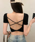 背中開きカップ付き半袖Tシャツクロップド へそ出し 細身Tシャツ デコルテ見せ トレンド背中クロスデザインカットソー ギャル系肌見せ夏服韓国風 美胸ブラトップ快適 2RUYAN-001