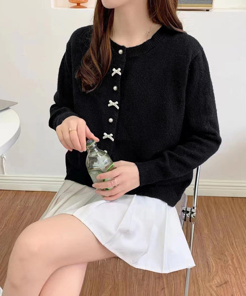 リボンニットカーディガンパールボタン無地 ニットセーターレディース クルーネック デザインニット ガーリーきれいめフェミニン秋服 韓国風 大人可愛いニットトップス 2YIKE-008