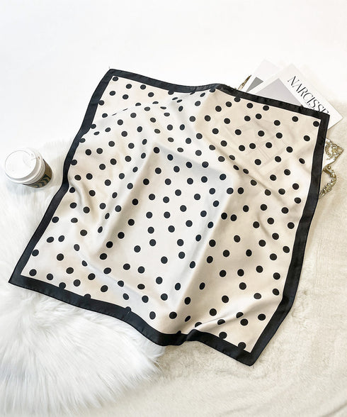 スクエアスカーフ シルク調スカーフ 上品 レディース リボンスカーフ 首巻き 正方形スカーフ ヘアバンド 光沢感ネックスカーフお洒落バンダナ 人気バッグスカーフ柄 2FKADU-001