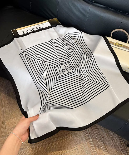 スクエアスカーフ シルク調スカーフ 上品 レディース リボンスカーフ 首巻き 正方形スカーフ ヘアバンド 光沢感ネックスカーフお洒落バンダナ 人気バッグスカーフ柄 2FKADU-001