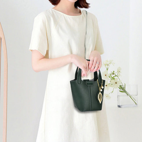 ショルダーバッグチャーム付きハンドバッグ レディース PUレザー バケットバッグ 2way 手提げ鞄 オフィスカジュアル 肩掛けバッグポーチ付き ミニトートバッグ 2GAOSHU-001
