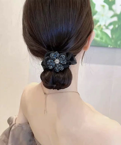 ビジューフラワーシュシュキラキラヘアゴム 華やかな大ぶりオーガンジー髪飾り シアー素材ヘアアクセサリー韓国風ラインストーン大人可愛いボリュームまとめ髪ポニーテール 2JUNSHAN-001