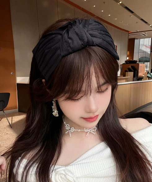 ツイストワイドカチューシャ幅広ヘアバンド 大人可愛い幅広カチューシャ 上品プリーツ髪飾り韓国風ヘアアクセサリー クロスターバン小顔見え シワ加工ヘッドバンド洗顔用 2JUNSHAN-002