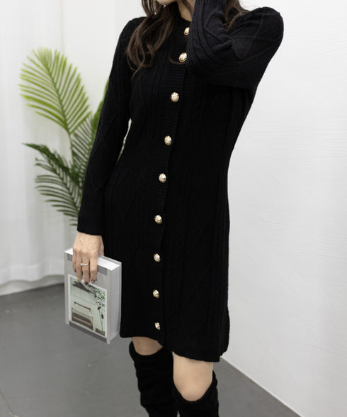 ケーブル編みニットワンピースミニ丈韓国風 ゴールドボタンショートワンピース レディース 大人きれいめ フェミニン ロング丈ニットカーディガン 着やせセータードレス 2NVRJ-014
