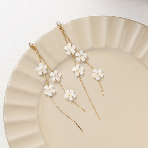 揺れる チェーンピアス 花びらイヤリング フラワーモチーフ ノンホール おしゃれイヤリング 痛くないロングピアス ぶら下がり 韓国アクセサリー プチプラジュエリー 2OUENNI-001