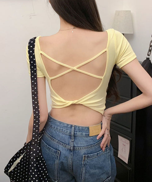 背中開きカップ付き半袖Tシャツクロップド へそ出し 細身Tシャツ デコルテ見せ トレンド背中クロスデザインカットソー ギャル系肌見せ夏服韓国風 美胸ブラトップ快適 2RUYAN-001