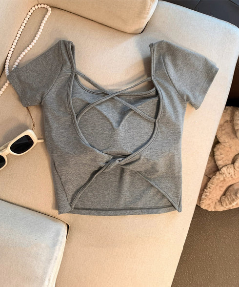 背中開きカップ付き半袖Tシャツクロップド へそ出し 細身Tシャツ デコルテ見せ トレンド背中クロスデザインカットソー ギャル系肌見せ夏服韓国風 美胸ブラトップ快適 2RUYAN-001