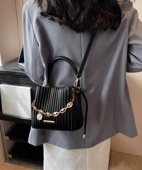 プリーツショルダーバッグ チェーン装飾 ミニバケットバッグ レディース オフィスカジュアル ハンドバッグ 小さめ スクエアPUレザー鞄 コンパクト2wayバッグ 2TIAN-020