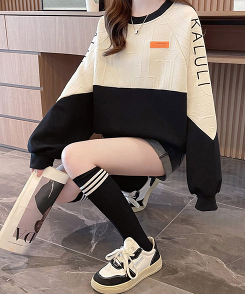 エンボスロゴスウェット春秋長袖トレーナー クルーネック 大人可愛い スウェットシャツ レディース アメカジ ゆったりプルオーバー カジュアルトップス 体型カバー服 2YIGULI-035