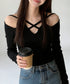 オフショルダーTシャツ クロスストラップ タイトトップス レディース 指穴付き フィットカットソー セクシー 肌見せインナートップス 着やせ 肩出しtシャツ 薄手 2YIKE-010