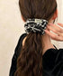 チェック柄シュシュ ロゴタグ付きヘアゴム ワンポイントロゴヘアゴム韓国風ボリュームシュシュ おしゃれ秋冬ヘアアクセサリー人気可愛い大人上品ポニーテールゴムまとめ髪 2YINGYU-001