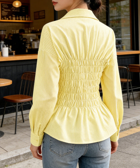 ストライプ柄シャーリングシャツ襟付き長袖 オフィスカジュアル シャツブラウス着やせ きれいめトップス ウエストマークお洒落 ギャザーシャツ ペプラムフレアブラウス 2YIYAL-001