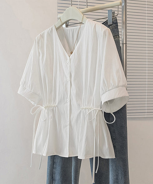 ドロストシャツブラウス パール付夏服半袖 Vネックブラウス ウエストマーク 大人可愛いシャツ白 オフィスカジュアル 着やせゆったり ギャザーシャツ ウエストリボン 3MEILIXQ-003